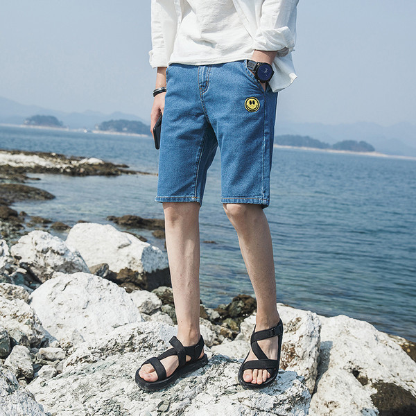 Мъжки къс дънков панталон в светъл и тъмен вариант с пришита усмивка