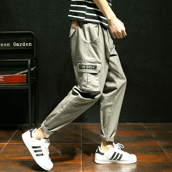 Много модерни мъжки ежедневни панталони в два цвята