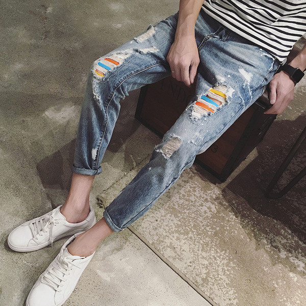 Свежи мъжки дънки тип Слим накъсани с цветни пришивки