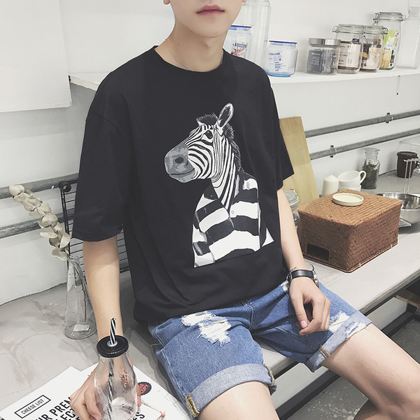 Модерна памучна блуза с илюстрирана зебра в бял и черен цвят