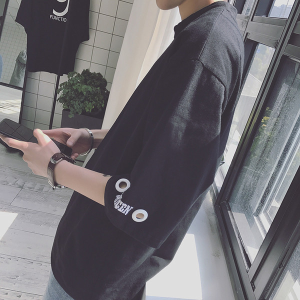 Много красива мъжка дълга тениска с къс ръкав и бродерия