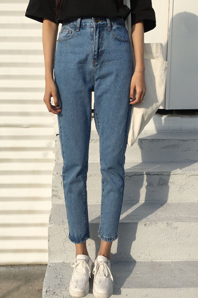 Γυναικέια τζιν στυλ Spring Boy σε μπλε και μαύρο χρώμα