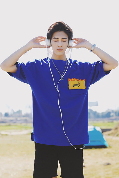 Мъжка дълга тениска в няколко цвята с апликация