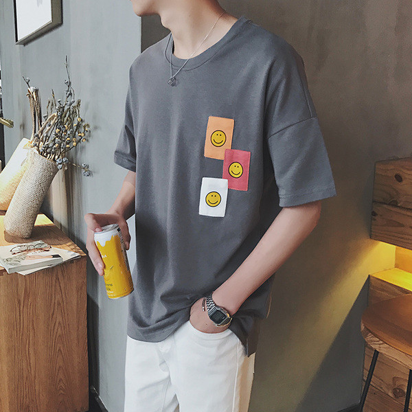 Изчистена мъжка блуза със щампа и къс ръкав