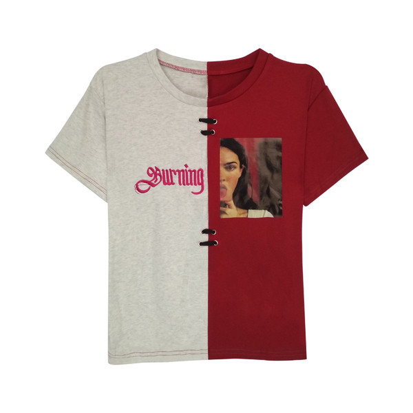 Ενδιαφέρουσες ευρύ-shirt για τις γυναίκες με 3/4 μανίκια και ενδιαφέρουσα σχεδίαση