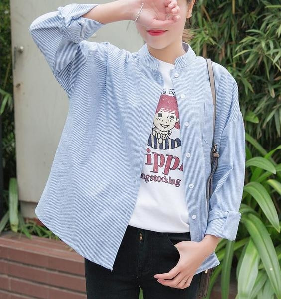 Ευρεία ρετρό κυρίες μπουφάν σε μπεζ και γαλάζιο