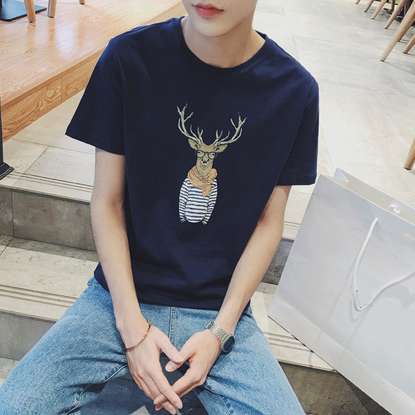 Интересна спортно-елегантна мъжка тениска с къс ръкав и апликация елен