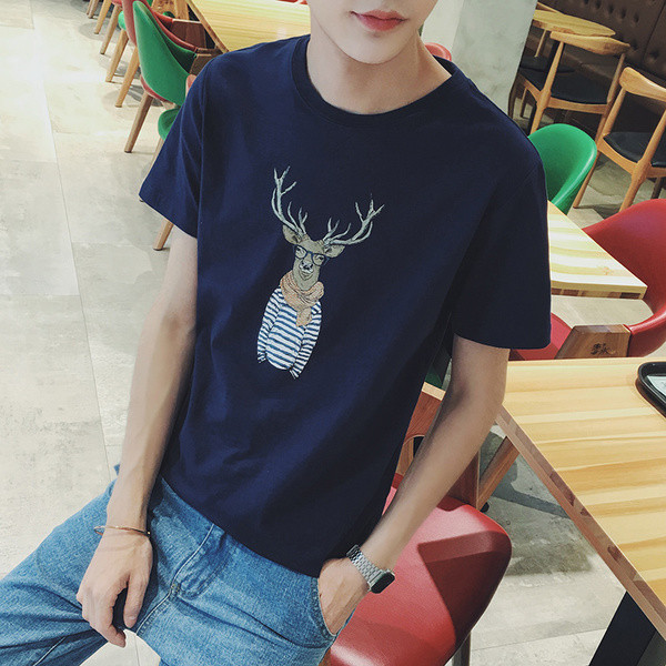 Интересна спортно-елегантна мъжка тениска с къс ръкав и апликация елен