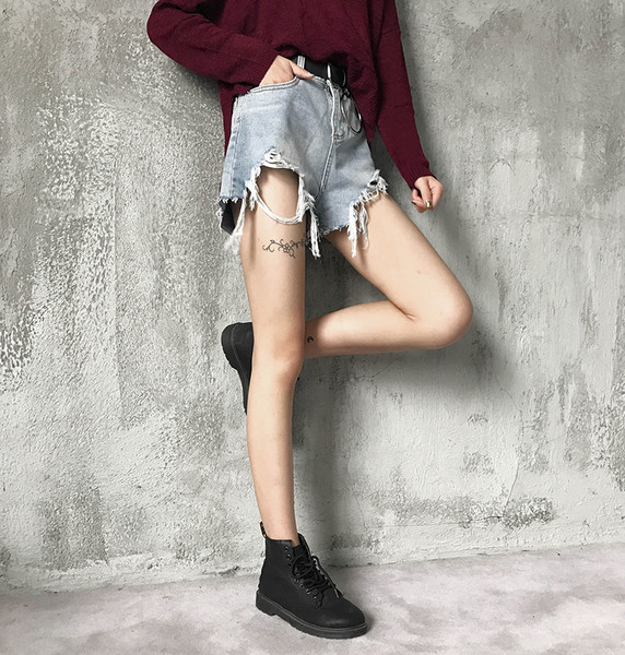 Μοναδικό σκισμένα τζιν παντελόνι σύντομο