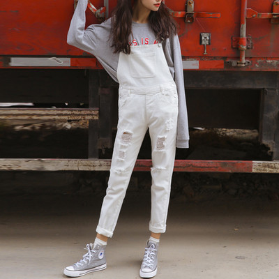 μοντέλο χτύπημα για τις γυναίκες τραχύς φόρμες σε λευκό και μαύρο έκδοση