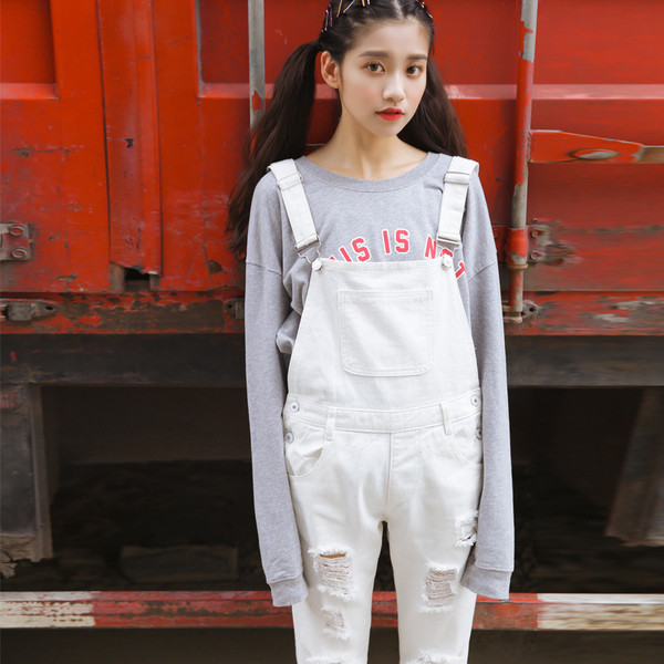 μοντέλο χτύπημα για τις γυναίκες τραχύς φόρμες σε λευκό και μαύρο έκδοση