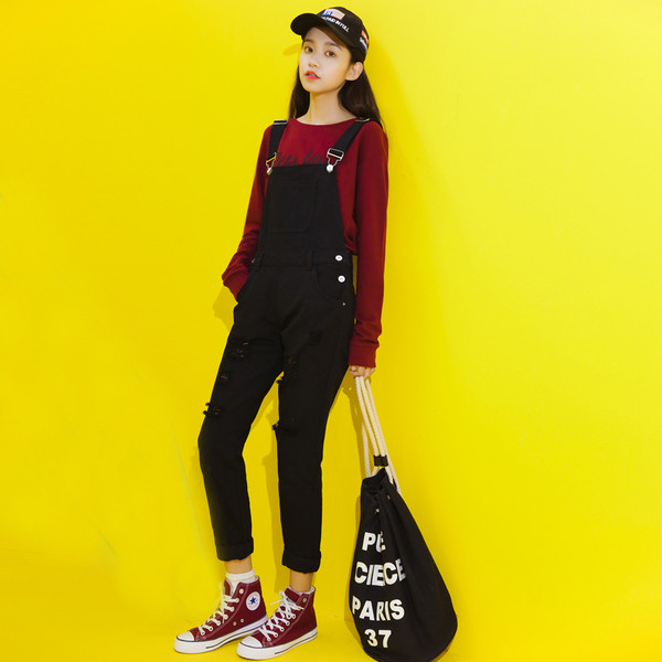 μοντέλο χτύπημα για τις γυναίκες τραχύς φόρμες σε λευκό και μαύρο έκδοση