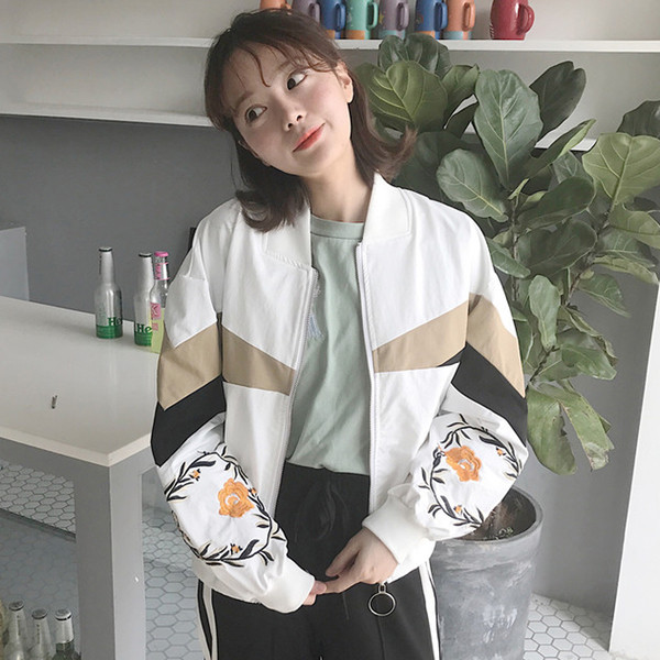 Пролетна дамска ветровка с флорални мотиви - светъл и тъмен вариант