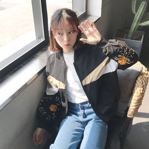 Пролетна дамска ветровка с флорални мотиви - светъл и тъмен вариант