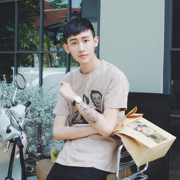 μακρύ T-shirt Σύγχρονη ανδρών με απλικέ