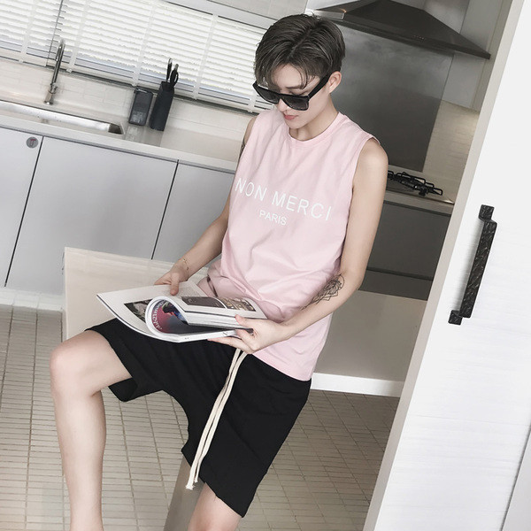 Много стилен мъжки потник подходящ за горещите летни дни