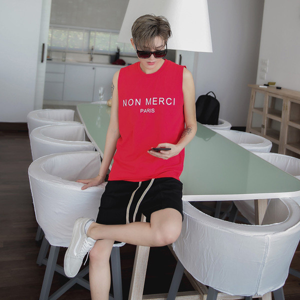 Много стилен мъжки потник подходящ за горещите летни дни