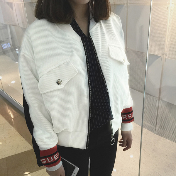 Спортно дамско ретро яке с декоративни джобове