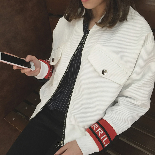 Спортно дамско ретро яке с декоративни джобове