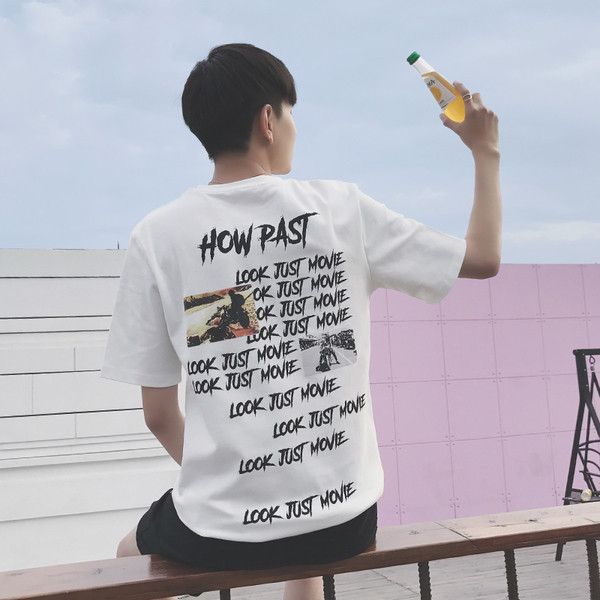 πουκάμισο των ανδρών σε δύο χρώματα με επιγραφές κατάλληλο για τις ζεστές μέρες του καλοκαιριού