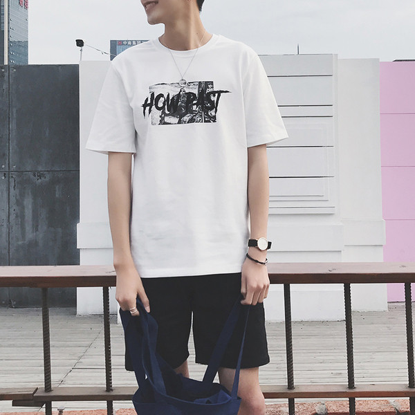 πουκάμισο των ανδρών σε δύο χρώματα με επιγραφές κατάλληλο για τις ζεστές μέρες του καλοκαιριού