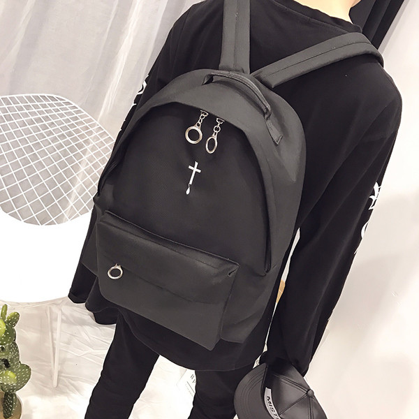 Страхотна черна унисекс раница с кръст