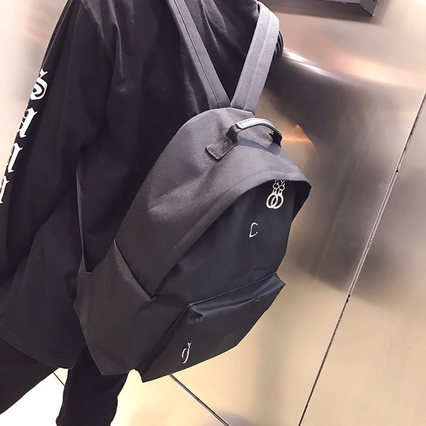 Страхотна черна унисекс раница с кръст