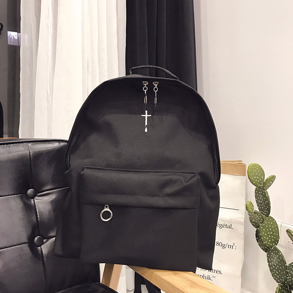 Страхотна черна унисекс раница с кръст