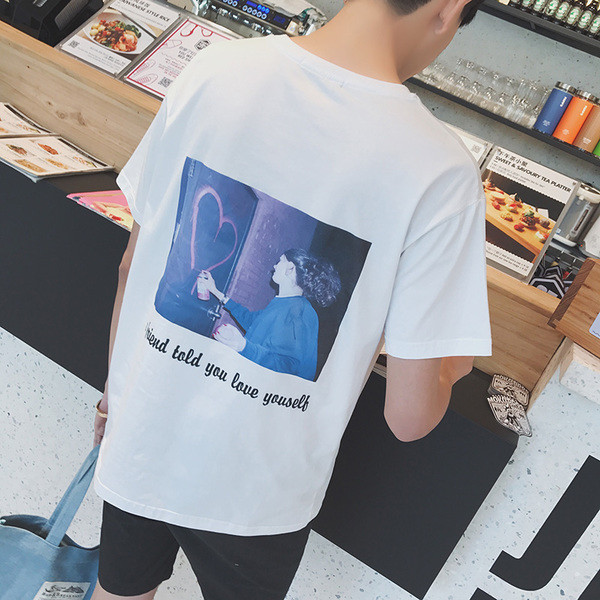 Екстравагантна мъжка тениска с апликация на гърба