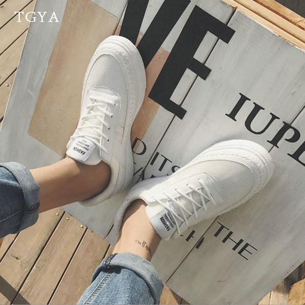 Мъжки кецове за пролетта и лятото дишащи с мрежички в бяло и черно