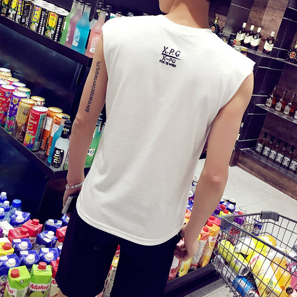 Свежа пролетно-лятна тениска без ръкави с принт