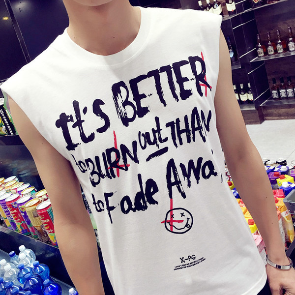 Свежа пролетно-лятна тениска без ръкави с принт