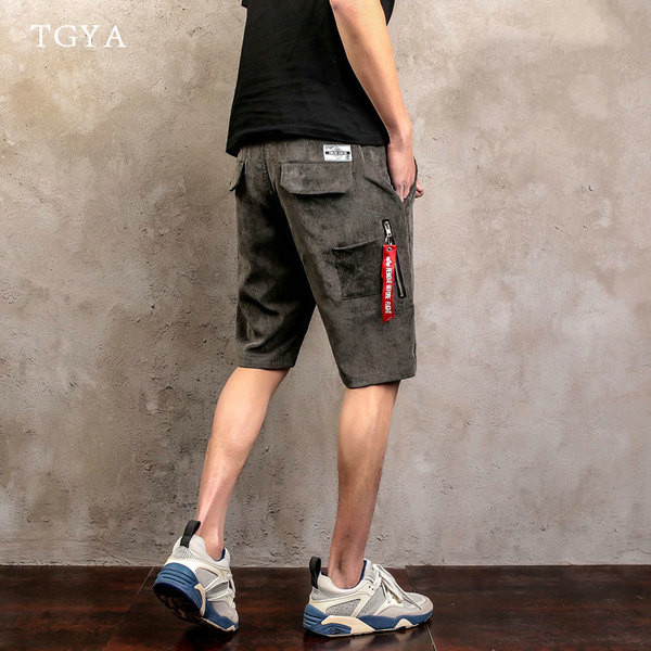 Стилни ежедневни мъжки шорти, подходящи за пролетта и лятото