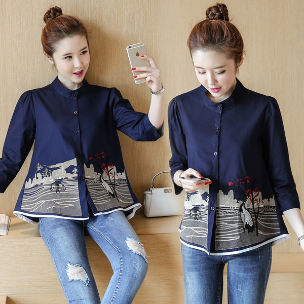 Страхотна дамска тъмносина риза с бродерия