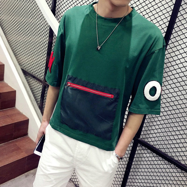 Интересна мъжка тениска с голям джоб отпред