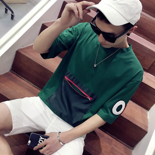 Интересна мъжка тениска с голям джоб отпред