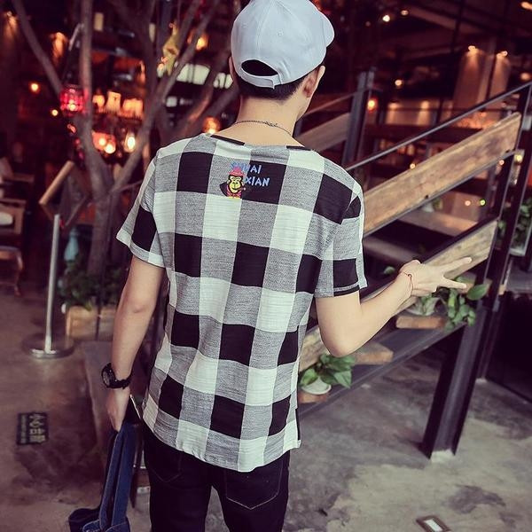 Карирана мъжка тениска с анимационна апликация