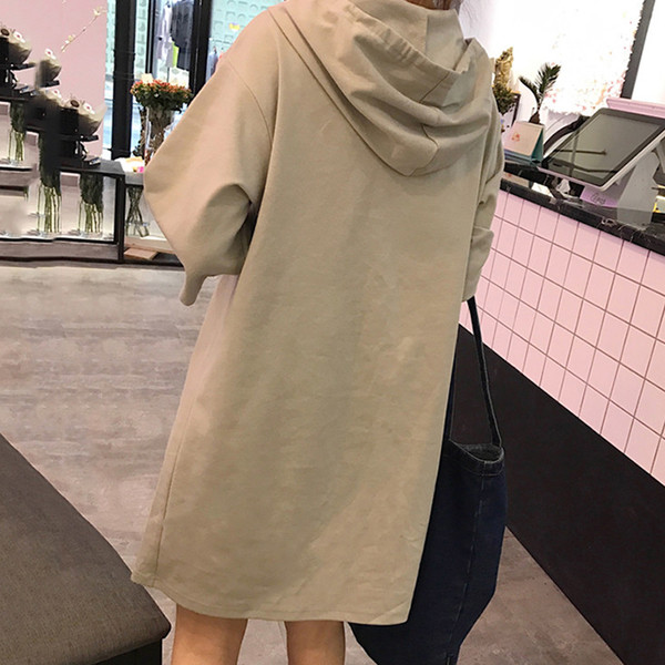 Интересна модерна рокля с качулка, флорални мотиви и висящи връзки