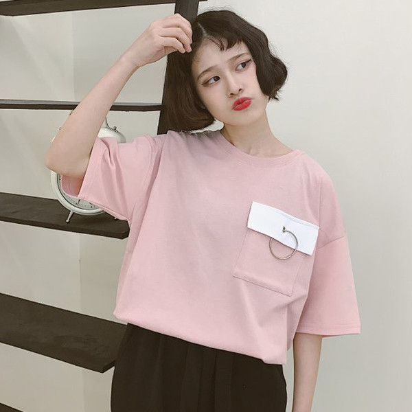 Разноцветна дамска широка тениска с халка и джоб