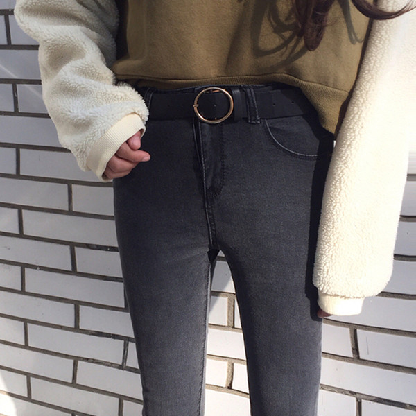 Модерни дамски впити дънки