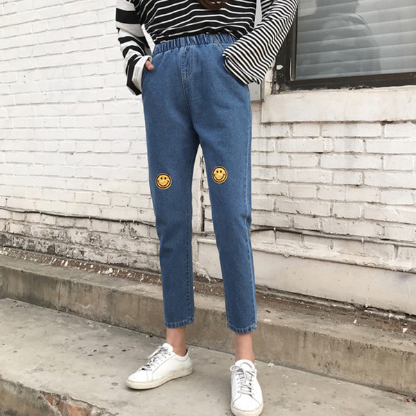 Μοντέρνα γυναικεία  κεντημένα τζιν