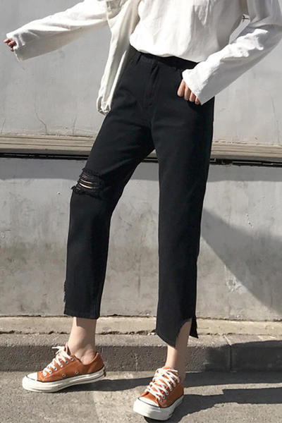 Дамски дънки с цепка на коляното и висока талия