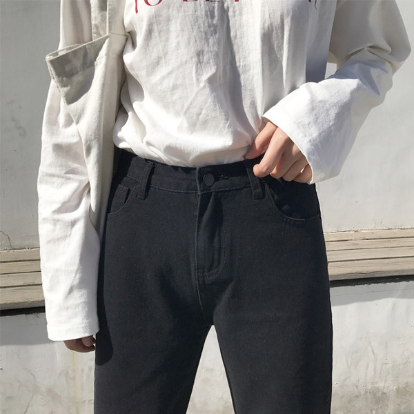 Дамски дънки с цепка на коляното и висока талия