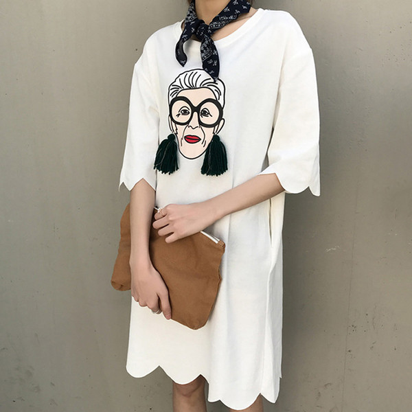 Ασυνήθιστη κυρίες φόρεμα με ενδιαφέροντα κινούμενα σχέδια για την άνοιξη και το καλοκαίρι