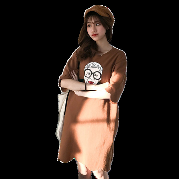 Ασυνήθιστη κυρίες φόρεμα με ενδιαφέροντα κινούμενα σχέδια για την άνοιξη και το καλοκαίρι