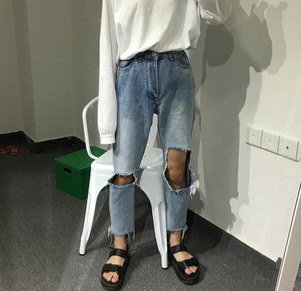 Уникални дамски дънки разкъсани на колената