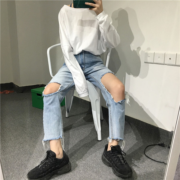 Уникални дамски дънки разкъсани на колената