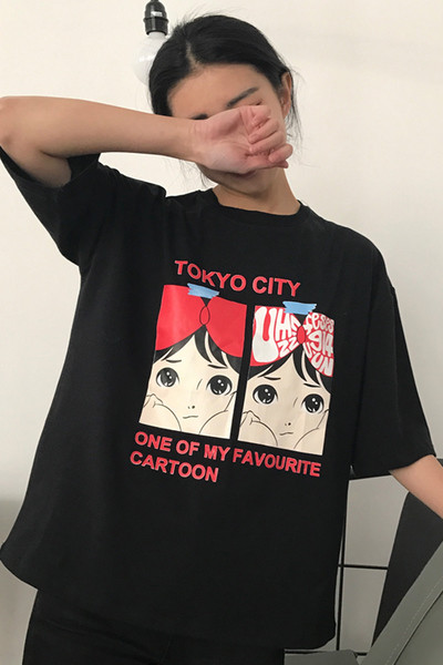 Широка черна дамска тениска с картинка и надписи