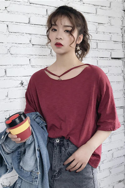 Нова модерна дамска блуза широка около врата