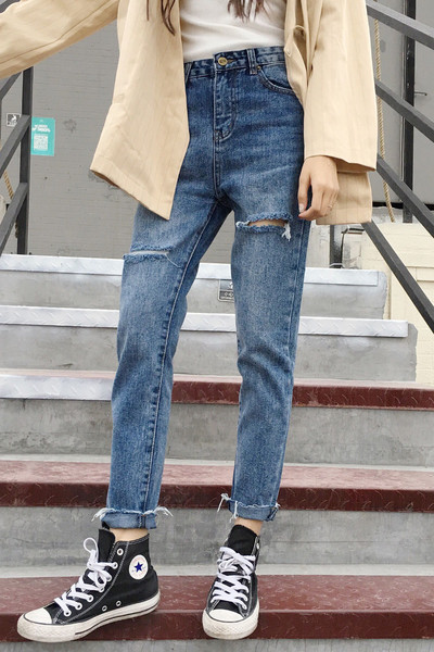 Μοντέρνα γυναικεία τζιν 